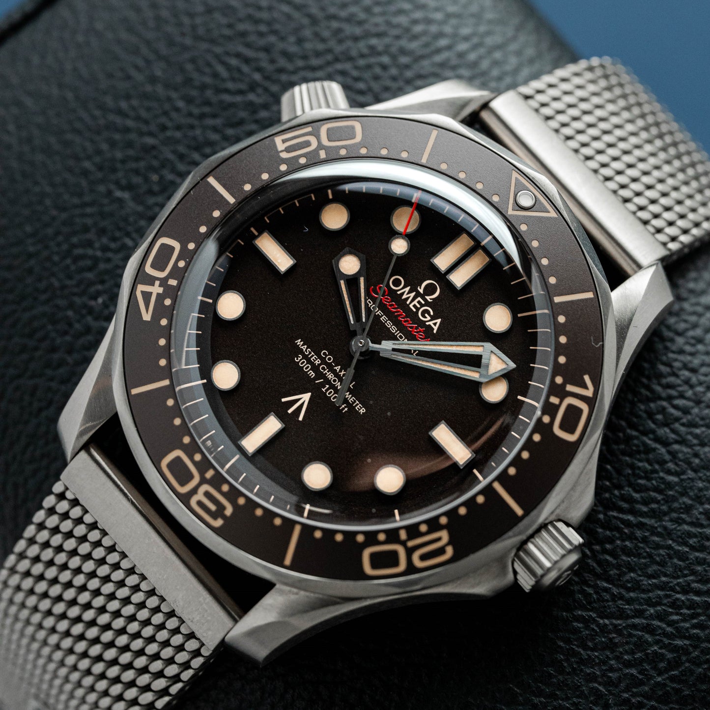 OMEGA SEAMASTER DIVER 300M 007 JAMES BOND REF: 210.90.42.20.01.001