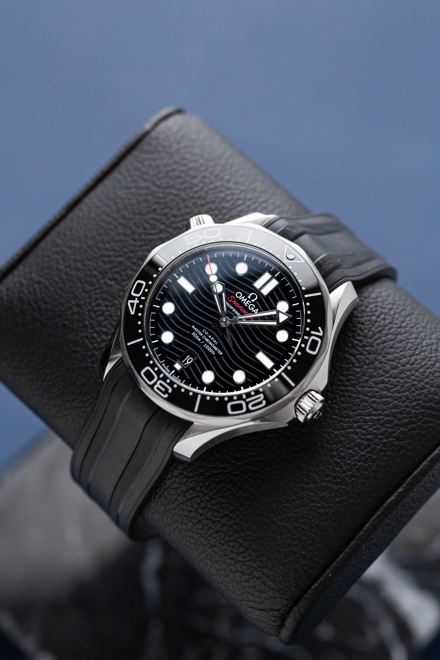 OMEGA SEAMASTER DIVER 300M BLACK DIAL REF: 210.32.42.20.01.001