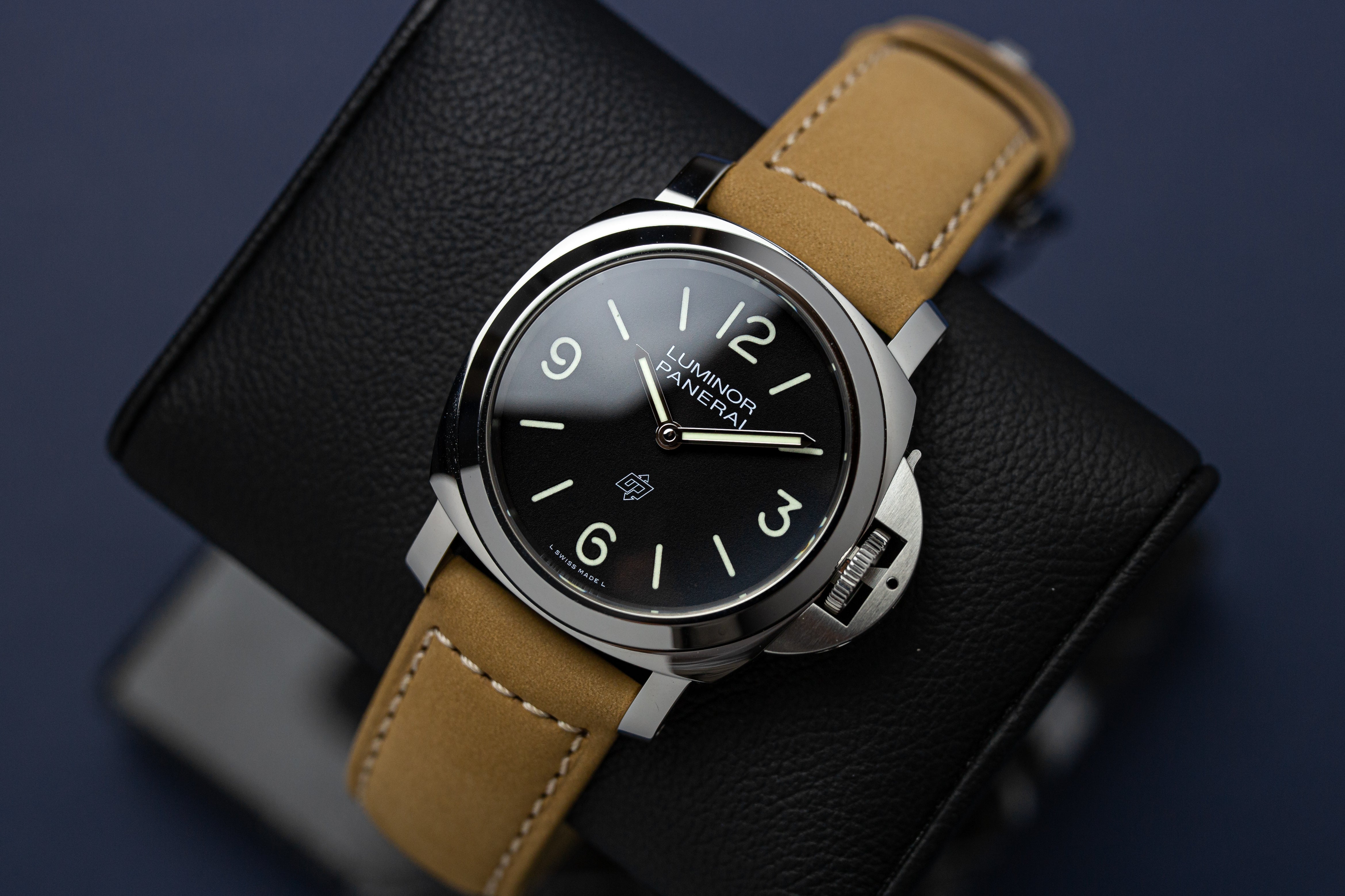 Panerai hotsell base logo